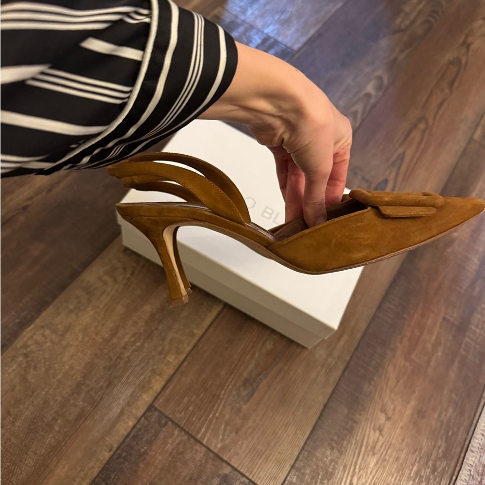 Manolo Blahnik Tan Suede Heels - Picture 6 of 8